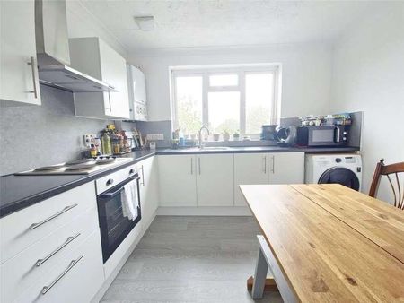Belgrave Avenue, Romford, RM2 - Photo 2