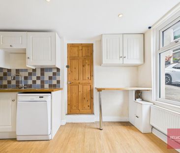 3 bedroom end of terrace house to rent - Photo 2