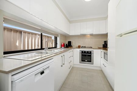 Family Home in Tranquil Suburb - Photo 5