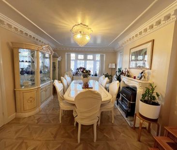 5 bedroom detached house to rent - Photo 3