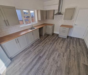 4 bedroom terraced house to rent - Photo 6