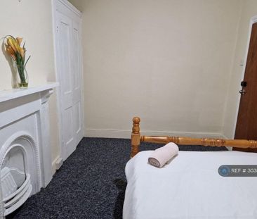 1 bedroom in a house share to rent - Photo 3