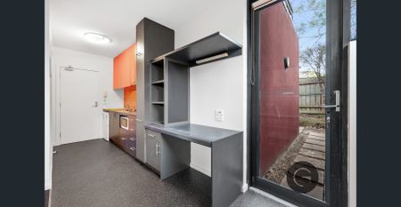 Perfect For Any Student with Large Courtyard - Photo 4