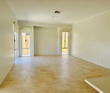 Newly renovated unit in prime South Bunbury location! - Photo 1