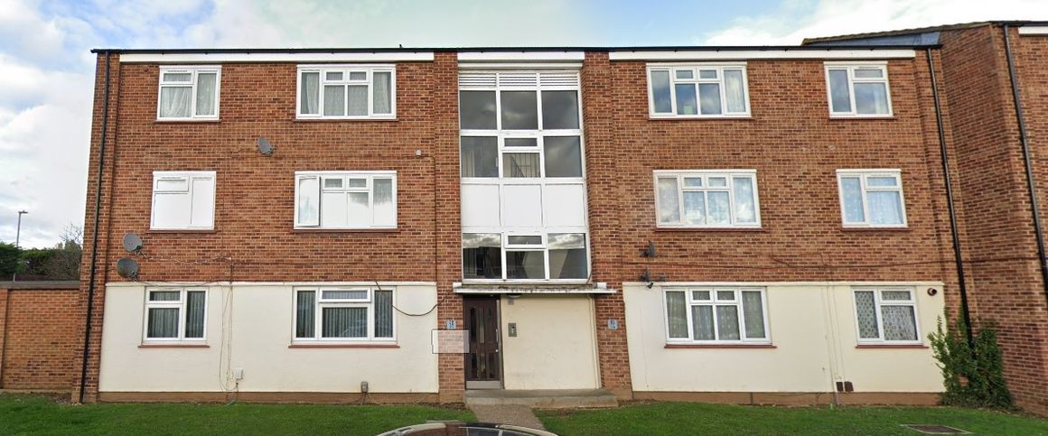 Weekes Drive, Berkshire, SL1 - Photo 1