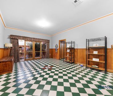 Family Home in Derrimut Heath Estate. - Photo 2