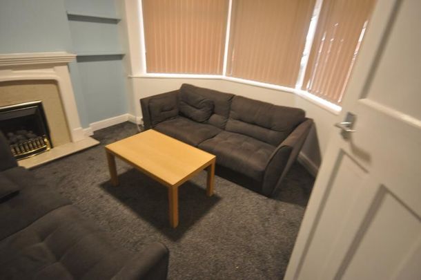 Buckingham Avenue, Hyde Park - Photo 1