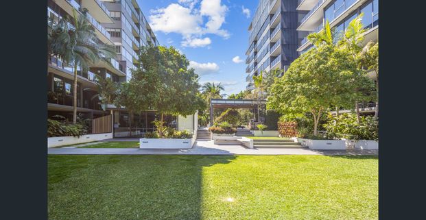 Double Storey Apartment in Heart of Newstead - Photo 1