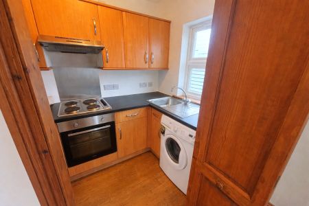 Liberty Lane, Addlestone, Surrey, KT15 - Photo 4