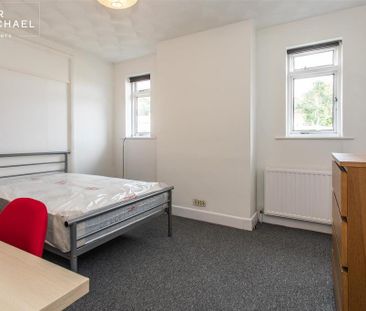 6 bedroom detached house to rent - Photo 3