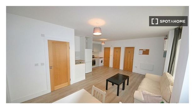 Room for rent in 4-bedroom apartment in Drimnagh, Dublin - Photo 1