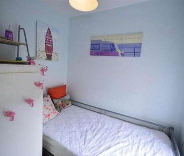 Grosvenor Road, (flat), YO11 - Photo 2