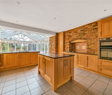 A five-bedroom detached family home situated in Wendover, benefitin... - Photo 5