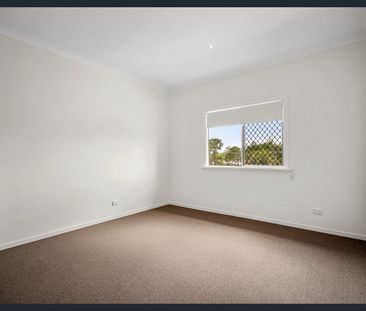 Charming Cottage - Photo 2