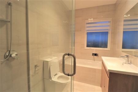 4 Bedrooms for Rent! - Photo 3