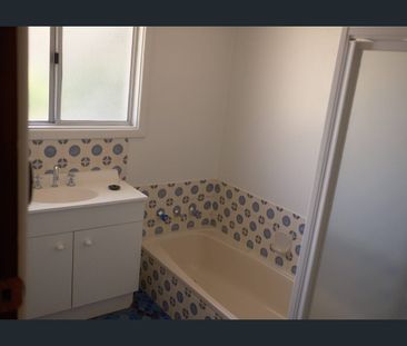 Spacious Beachside Home for Rent - Photo 3