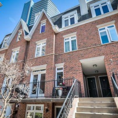 Beautiful 1-Bdrm + Den Townhouse near Yonge & Eglinton - Photo 4