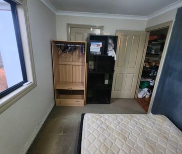 Braybrook - Photo 6
