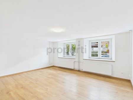 Generous corner townhouse with studio, sunny balcony and mountain view - Foto 2
