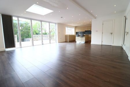 5 bedroom detached house to rent - Photo 2