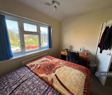 1 bedroom in a house share to rent - Photo 3