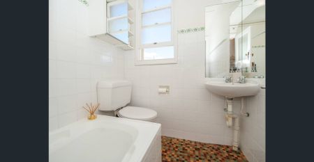 Unfurnished One Bedroom Apartment - Photo 2