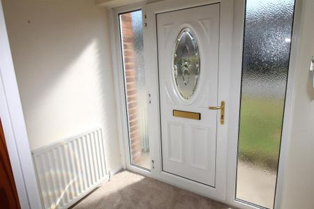 3 bedroom semi-detached house to rent - Photo 2