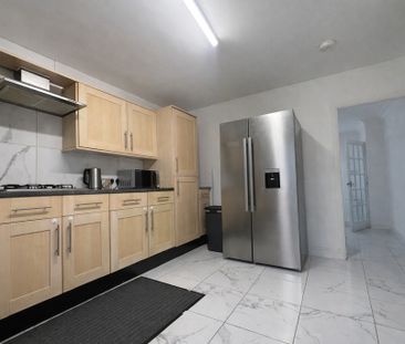 3 Bedroom House To Let - HP12 - Photo 1