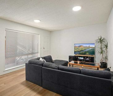 Beautifully Renovated 2-Bedroom Apartment in Prime Beachside Location - Photo 6