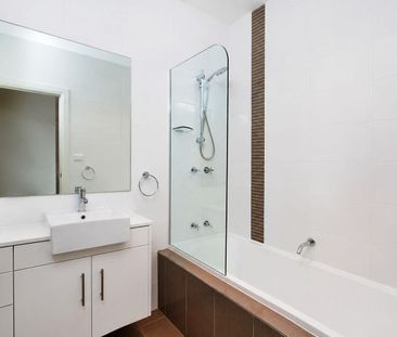 Modern Three-Bedroom Plus Study Townhouse with Quality Features Thr... - Photo 5