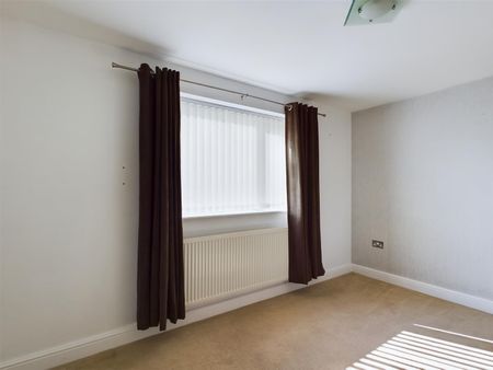 Montpellier Crescent, Wallasey, 2 bedroom, Flat - Purpose Built - Photo 4