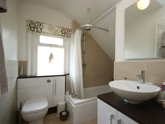 Flat to rent on - Photo 1