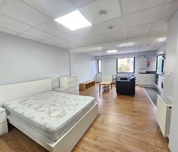 London Road, Southampton - Photo 1