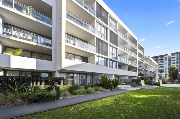 A beautifully presented apartment situated in the heart of Norwest. - Photo 1