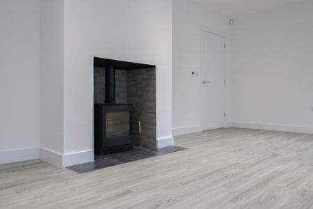 4 bedroom detached house to rent - Photo 2