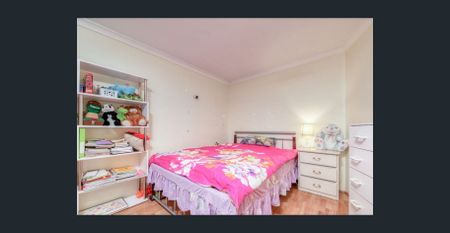 NEWLY PAINTED Spacious 5-Bedroom Family Home in Canning Vale – Big Backyard & Double Garage - Photo 3