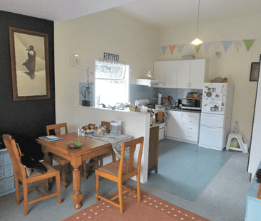 Welcome to 250A Adelaide Road - Photo 3