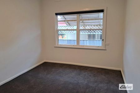 Tastefully renovated - Photo 3