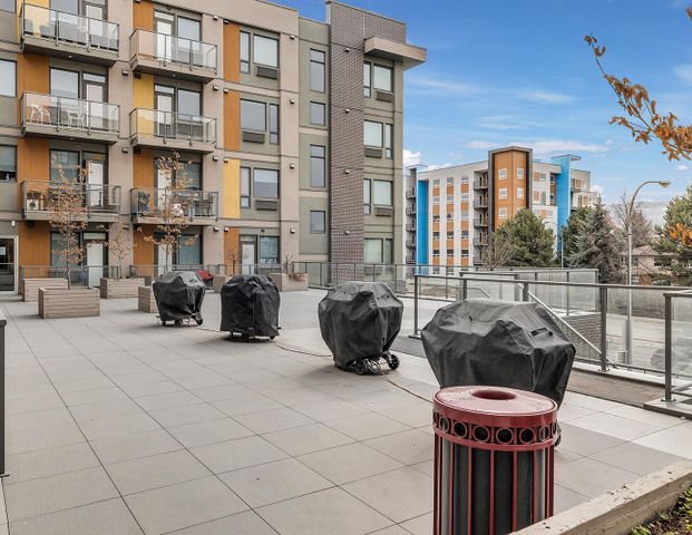 Furnished Studio Downtown! - Photo 1