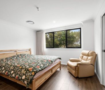 IMPRESSIVE ARCHITECT DESIGNED HOUSE - Photo 2