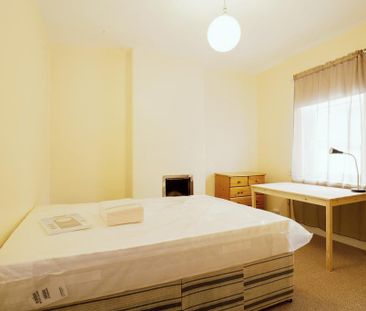 4 bedroom terraced house to rent - Photo 3