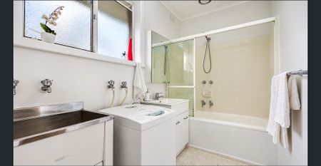 Easy Living in the Heart of Caulfield South - Photo 3
