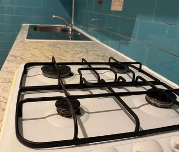 2 bedroom flat to rent - Photo 2