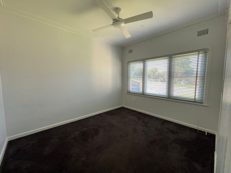 Tidy 3 Bedroom Home - Photo 4