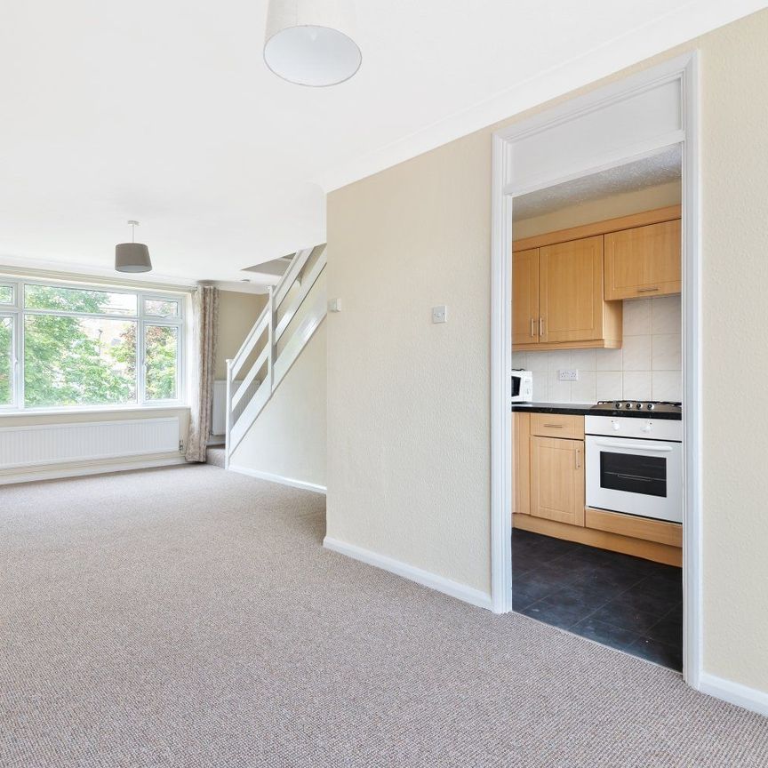 Burnt Ash Road, London, SE12 - Photo 1