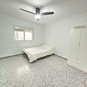 Calle Plus Ultra, Valencia, Valencian Community 46006 - Photo 2