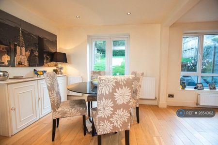 2 bedroom semi-detached house to rent - Photo 3