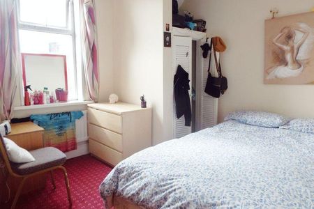 4 bedroom flat to rent - Photo 3