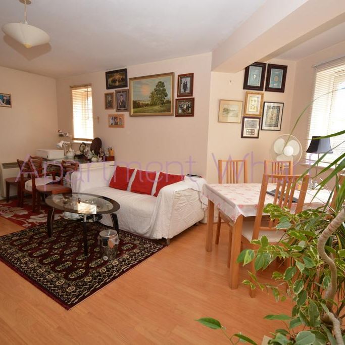 1 bedroom in a flat share to rent - Photo 1