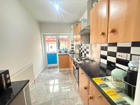 2 bedroom flat to rent - Photo 4